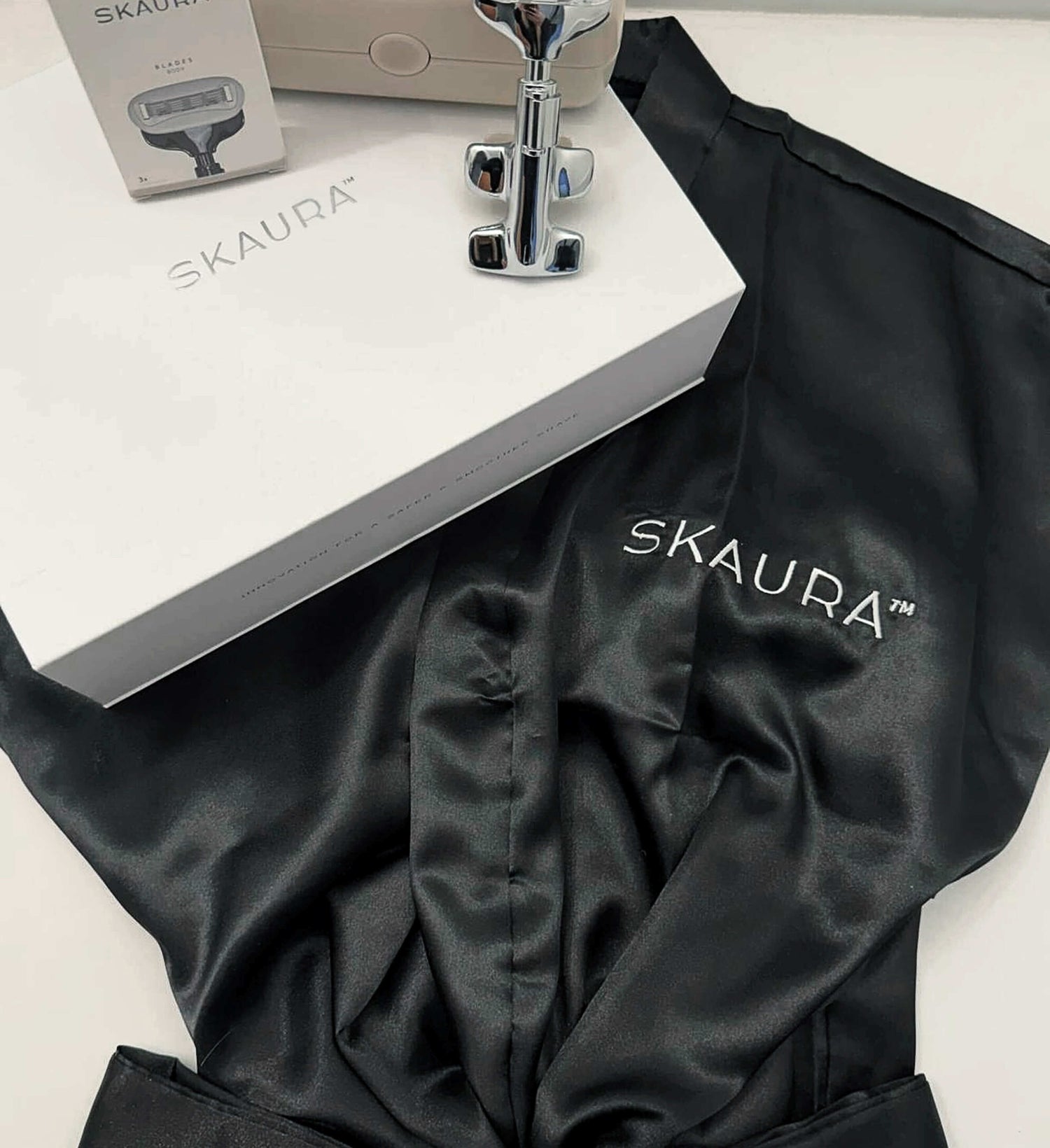 🎁 LIMITED EDITION - SKAURA™  SIGNATURE SATIN ROBE (100% off)